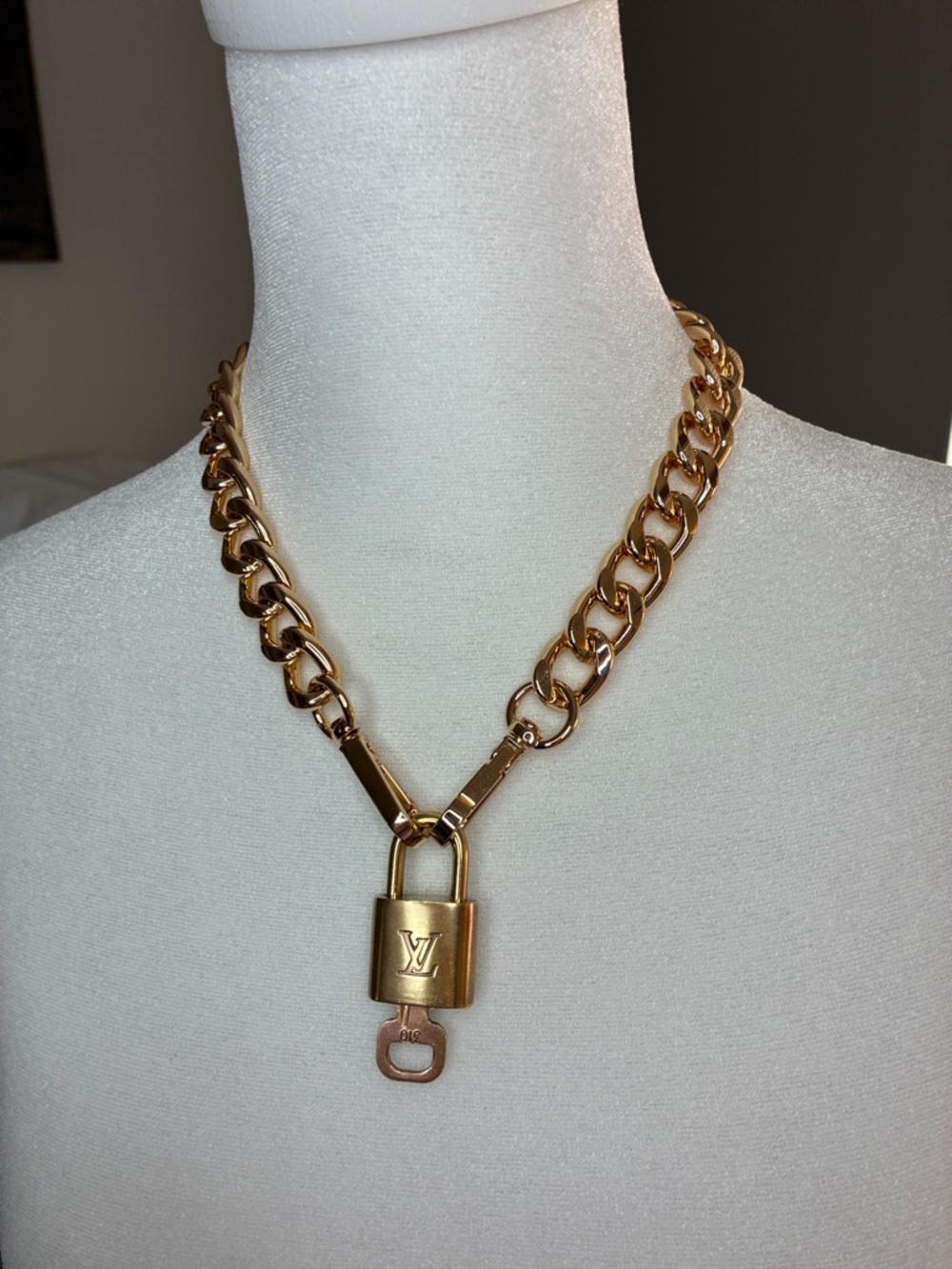 LV lock & key Necklace